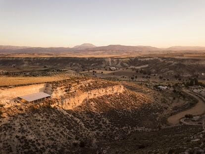 El Barranco-León hace millones de años en el Pleistoceno lo habitaban: lobos, zorros, licones, tigres dientes de sable y humanos.