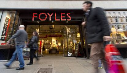 Acceso a la librería Foyles en la calle Charing Cross, en Londres.