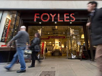 Acceso a la librería Foyles en la calle Charing Cross, en Londres.