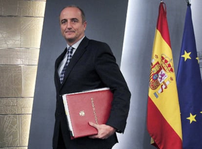 Miguel Sebastián, ministro de Industria, ayer tras la conferencia de prensa en La Moncloa.