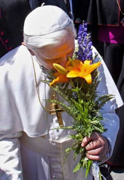 El Papa, a su llegada a la residencia de Le Combes, al norte de Italia.