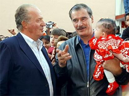 El Rey y el presidente de México, Vicente Fox, ayer en Salamanca (Guanajuato).