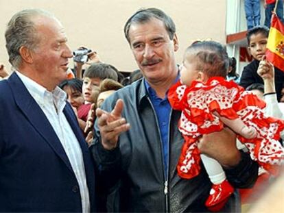 El Rey y el presidente de México, Vicente Fox, ayer en Salamanca (Guanajuato).