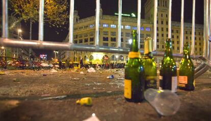 Estado de la plaza de Catalunya, tras una Nochevieja.