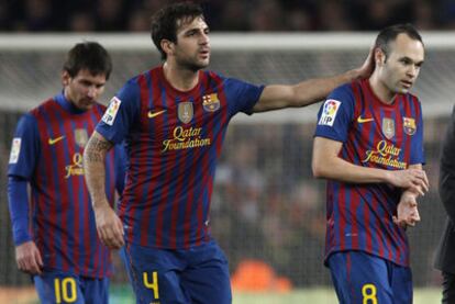 Cesc, junto a Iniesta y Messi, en el partido del pasado miércoles ante el Madrid.