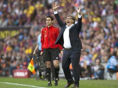 Martino faz uma reclamação durante a partida.