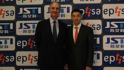 Luis Villarroya, consejero delegado de Eptisa, y el nuevo presidente de la ingenier&iacute;a espa&ntilde;ola, Wang Junhua.