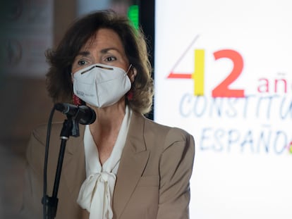 La vicepresidenta primera, Carmen Calvo, en una entrega de premios este lunes en Sevilla.
