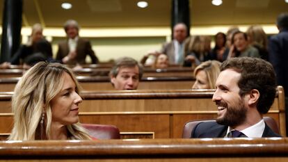 Pablo Casado y  Cayetana Álvarez de Toledo, durante la sesión de control del pasado miércoles en el Congreso.