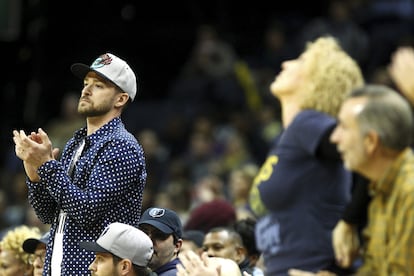 Hace ya más de una década, Justin Timberlake se convirtió en uno de los dueños de los Memphis Grizzlies, el equipo de baloncesto de la ciudad donde nació el cantante, Memphis (Tennessee). Tal y como informó el diario 'Memphis Flyer', el artista pagó cinco millones de dólares por poseer un 2,84% del equipo en 2012, lo que sería 6,6 millones de dólares hoy, o seis millones de euros.