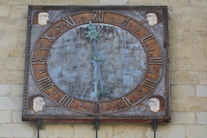 Vista del reloj de la Catedral de León.