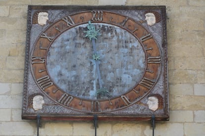 Vista del reloj de la Catedral de León.