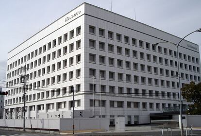 <p> Las oficinas de Nintendo en Kyoto escapan bruscamente a lo que podríamos imaginar que sería la sede de la mayor empresa de videojuegos del mundo, por dentro y por fuera. Parece anclada en el pasado, algo de lo que se acusa recurrentemente a la propia compañía japonesa, con más de 100 años de historia. </p> <br> </br> <br> </br> <p> Pero en este edificio trabaja Shigeru Miyamoto, uno de los creadores más importantes de la industria. Aquí nació Zelda, Super Mario, la Wii y la última Nintendo Switch, una consola modular que solo podría ser ocurrencia de esta factoría, la más original (aunque no la más exitosa) generación tras generación. </p>