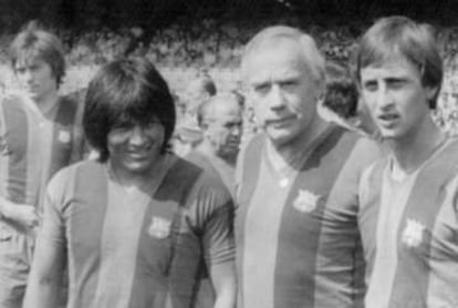 Sotil, junto a Weisweiler y Cruyff, durante su etapa en el Barcelona.