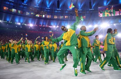 Los miembros del equipo de Sudáfrica participa en la ceremonia de apertura de los Juegos Olímpicos de Río 2016.