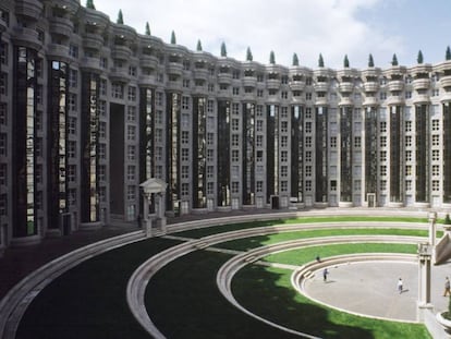 El complejo de edificios Espacios de Abraxas a Noisy-le-Grand, de Ricardo Bofill.