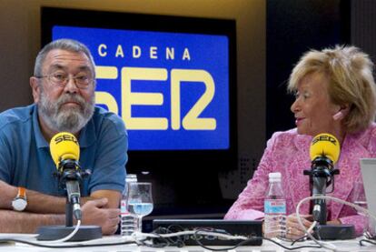Cándido Méndez y María Teresa Fernández de la Vega, ayer en la cadena SER.