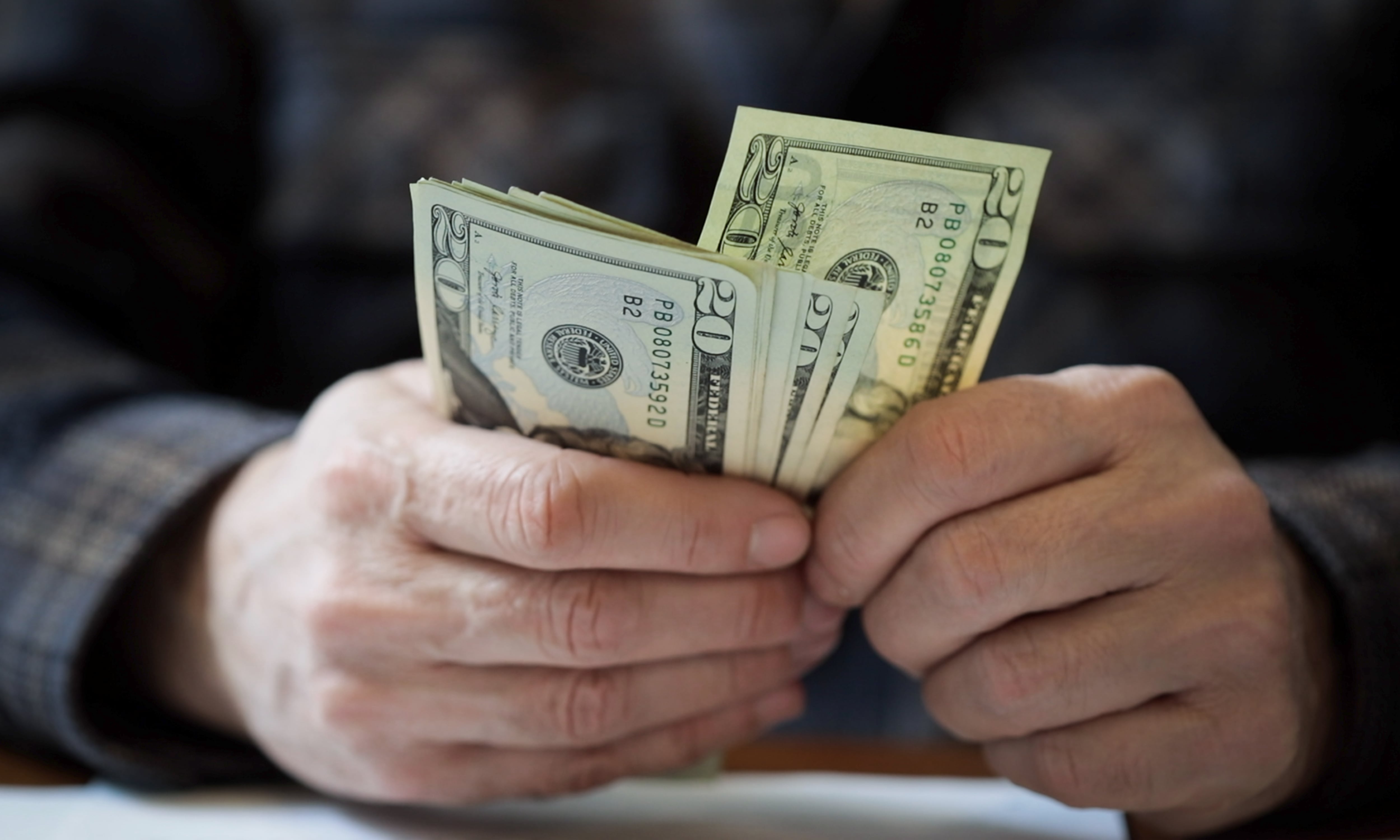 Las remesas recibidas por México se recuperan en abril pero pierden poder de compra