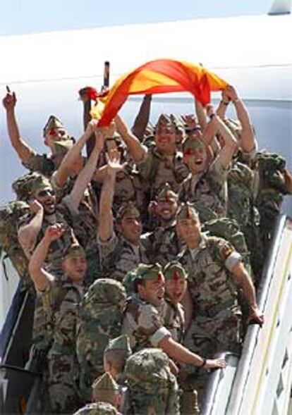 Soldados españoles en Almería a punto de partir para Irak.