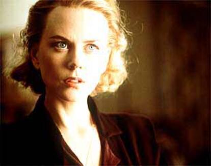 Nicole Kidman, protagonista de <I>Los otros</I>, en una escena de la película.