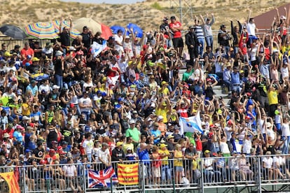 Público asistente al Gran Premio de Motorland Aragón en el circuito de Alcañiz.