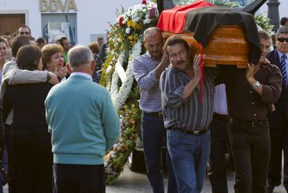 Funeral en Cartaya (Huelva) por los tres jóvenes fallecidos en accidente de tráfico.