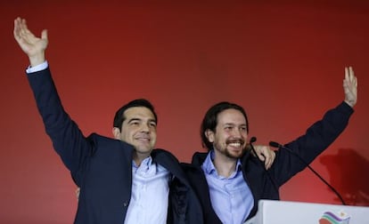 Alexis Tsipras, l&iacute;der de Syriza, y Pablo Iglesias en el m&iacute;tin de cierre de campa&ntilde;a de Syriza. 