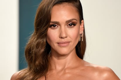 Jessica Alba. “Recuerdo cuando me estaba muriendo en Silver Surfer. El director me dijo: 'Parece demasiado real. Demasiado doloroso. ¿Puedes estar más guapa cuando lloras? Llora guapa, Jessica. No hagas eso con la cara, hazlo más plano. Podemos ponerte las lágrimas en posproducción'. Aquello me hizo preguntarme: ‘¿No soy lo suficientemente buena? ¿Mis instintos y mis emociones no son lo suficientemente buenos? ¿Tanto les molestan que no me dejan ser una persona? ¿No se me permite ser humana en mi trabajo?’ Y entonces dije: 'A la mierda. Ya no me importa esta industria”, declaró a la edición estadounidense de Elle hace ya diez años.