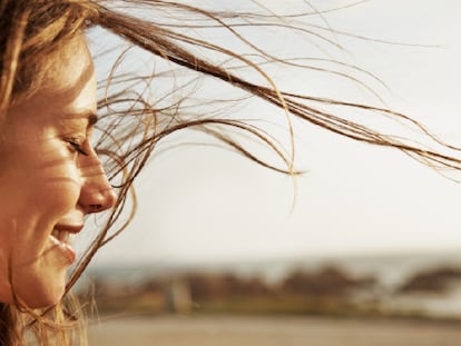 Las cremas autobronceadoras para el rostro consiguen un tono más oscuro sin exponer la piel excesivamente al sol. GETTY IMAGES.