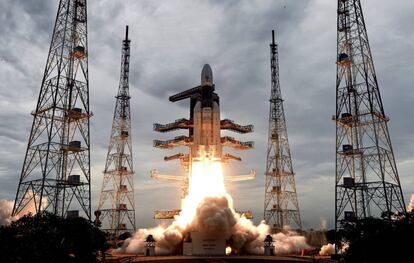 Momento del despegue del 'Chandrayaan-2' desde Sriharikota (India).