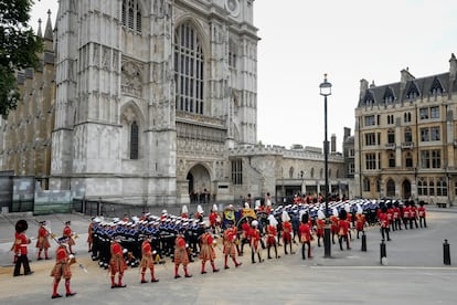 La comitiva fúnebre llegaba este lunes a la abadía de Westminster. 
