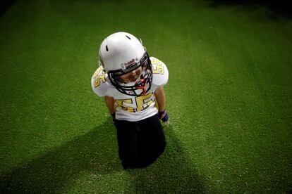 Un jugador de los Eagles descansa un rato antes de comenzar el partido frente a los Sharklets.