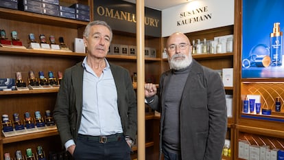 Pedro Ros (izquierda) y Guillermo Jiménez, de Boxnox en su establecimiento de a plaza de las Salesas, en Madrid.