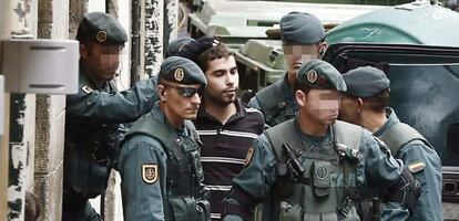 Civil Guard officers arrest a member of Herrira in Pamplona on Monday.