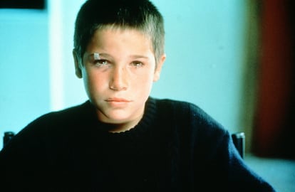 Su papel protagonista en la película <i>El Bola</i> de Achero Mañas (2000), su primera interpretación para el cine, le hizo ganar el Goya al mejor actor revelación con 12 años. Tras el éxito de su debut, llegarían otros filmes como <i>El embrujo de Shangai</i>, <i>Planta 4ª</i> o, la última, <i>Bruc, el desafío</i>.