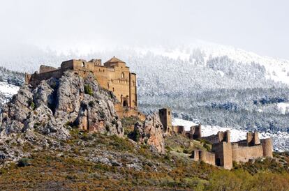 One of the best-preserved early medieval castles in Europe, Loarre has featured in several films, among them Ridley Scott’s ‘Kingdom of Heaven.’ Its dark, narrow passages, designed to trap attackers, contrast with the beautiful church, the dome of which is built into the walls.