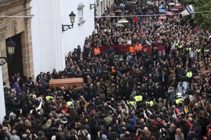 M&aacute;s de ocho mil personas han firmado el libro de condolencias de Paco de Luc&iacute;a en Algeciras esta ma&ntilde;ana