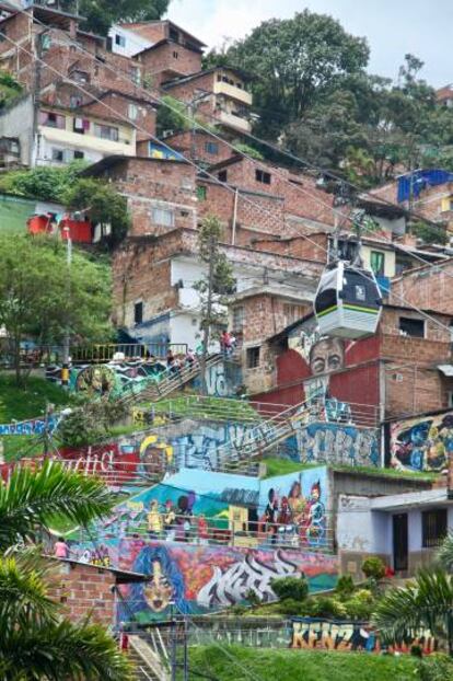 Uno de los barrios de los cerros de Medellín.