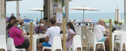 Chiringuitos en la playa de Gandia.