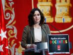 La presidenta de la Comunidad de Madrid, Isabel D�az Ayuso, interviene durante un homenaje del Gobierno regional a los docentes madrile�os en la Puerta del Sol, en Madrid (Espa�a), a 29 de octubre de 2020. Se reconoce su labor para que el inicio de curso haya sido de un modo seguro frente a la Covid-19.
29 OCTUBRE 2020;AYUSO;DOCENTES
EUROPA PRESS/O.BARROSO.POOL
29/10/2020