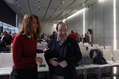 El primer secretario del PSC, Miquel Iceta (derecha), junto a la socialista Laia Bonet, durante la II Convención Federalista organizada por la Fundación Rafael Campalans que se celebra en Barcelona.