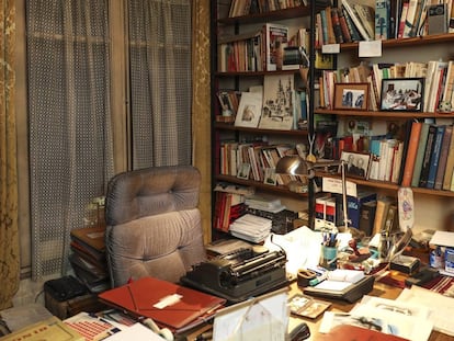 El despatx de Luis Romero, amb la seva inseparable màquina d’escriure Patria, on va fer totes les seves novel·les.