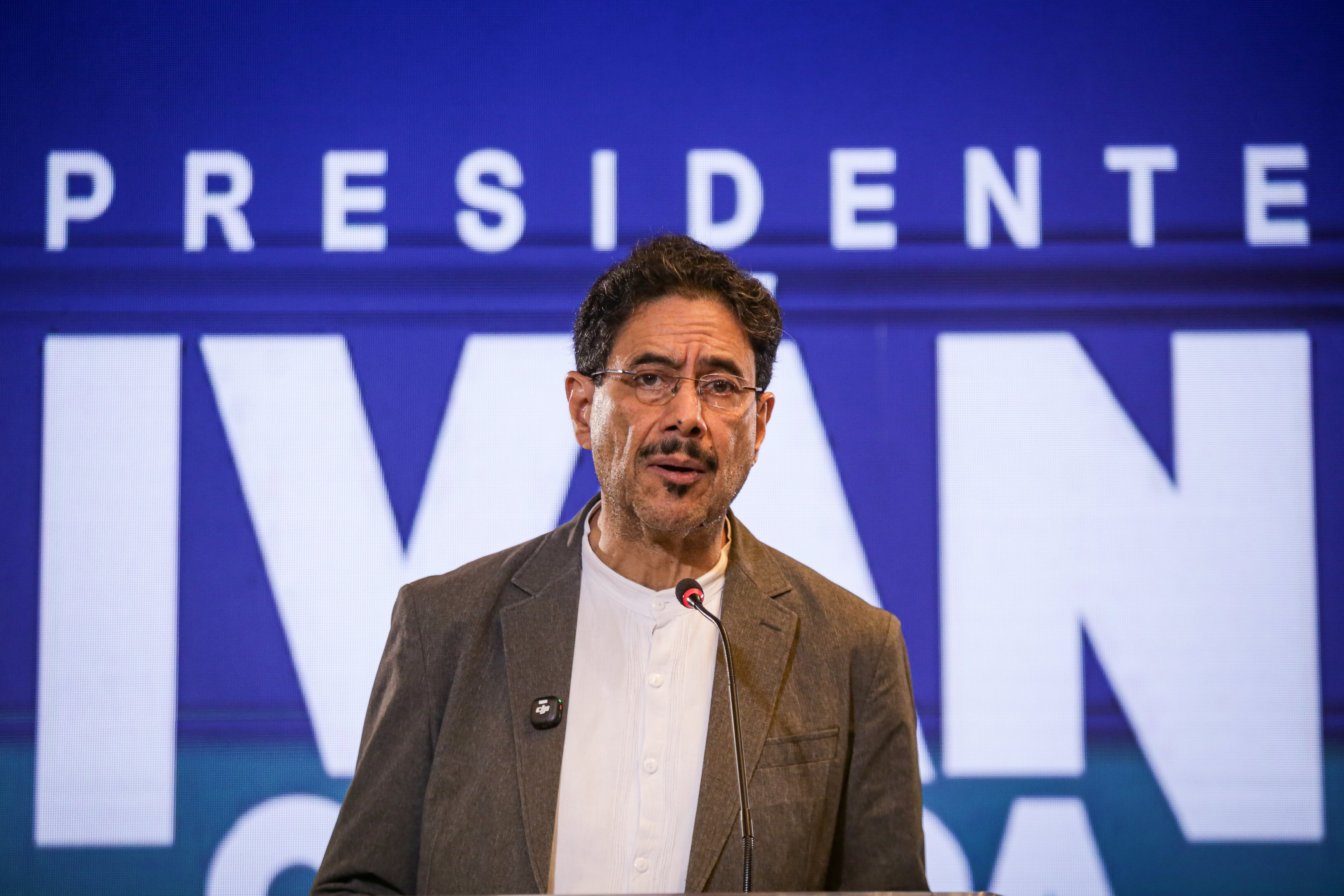 Sin constituyente y sin paz total: Iván Cepeda publica un plan de gobierno más moderado