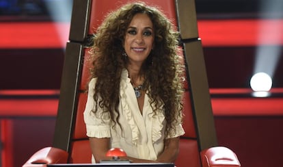 Rosario Flores, sentada en su sillón de 'coach' de 'La Voz Kids'.