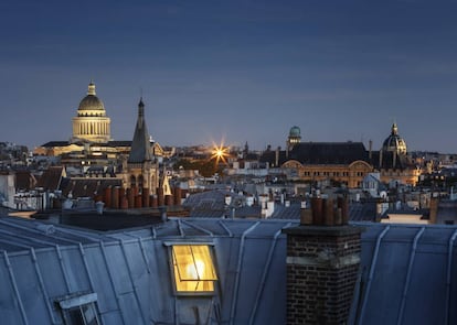 Panorámica de París, donde Oscar de la Renta abrirá una nueva tienda, con el Panteón y el Observatorio de la Sorbona al fondo.