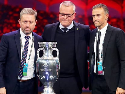 Jerzy Brzeczek, seleccionador de Polonia, Janne Andersson, seleccionador de Suecia y  Luis Enrique.