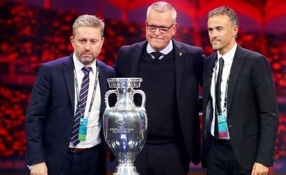 Jerzy Brzeczek, seleccionador de Polonia, Janne Andersson, seleccionador de Suecia y  Luis Enrique.