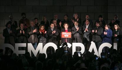 La alcaldesa de Barcelona ha leído el manifiesto en la plaza de Sant Jaume.