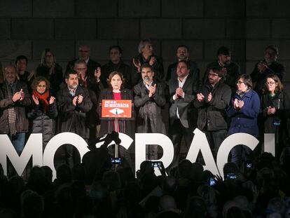 La alcaldesa de Barcelona ha le&iacute;do el manifiesto en la plaza de Sant Jaume. 