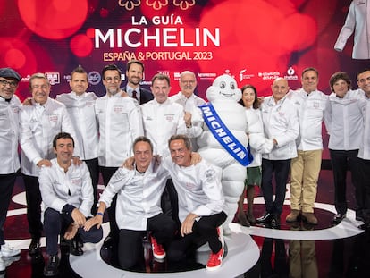 Imagen de los cocineros con "Tres Estrellas" durante la Gala de la Guía Michelin 2023 en la que da a conocer los restaurantes distinguidos en España y Portugal, celebrada este martes en el Palacio de Congresos El Greco, en Toledo.